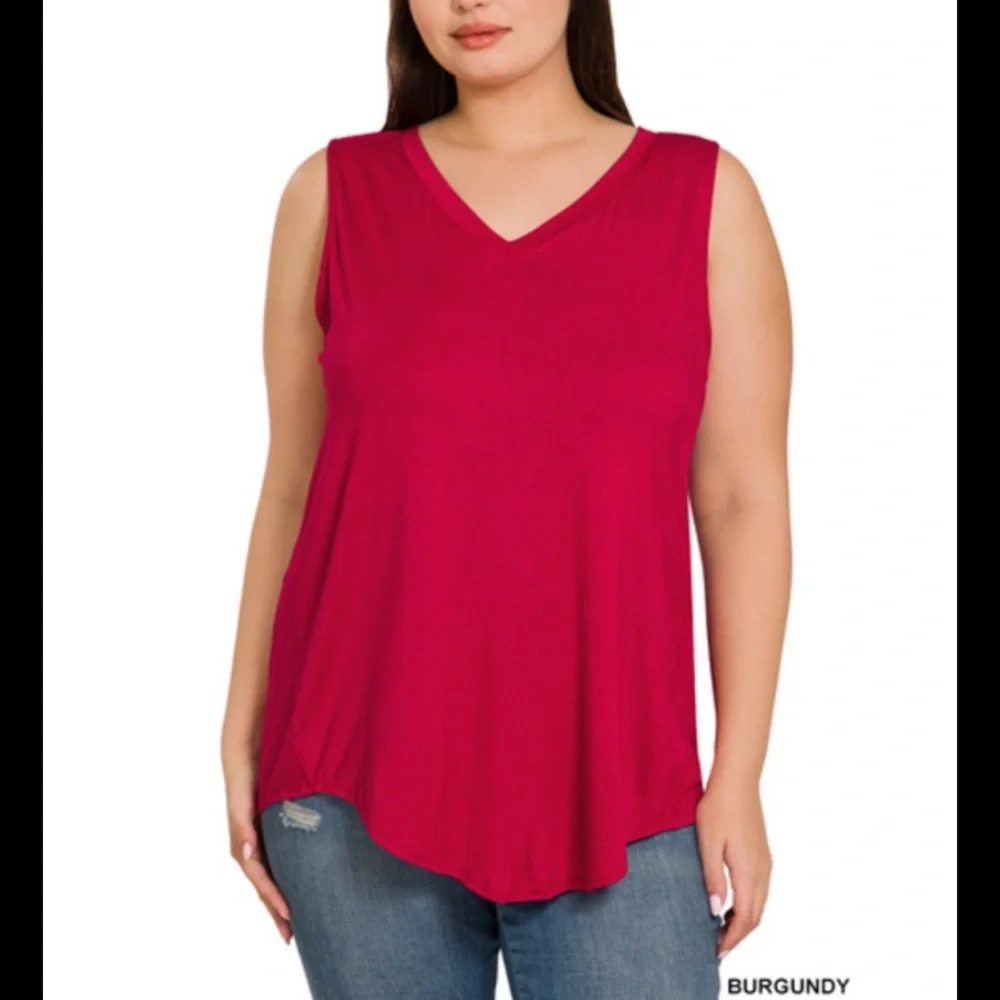 ZENANA
Sleeveless V-neck Hi-Low Hem Tank Top - Picture 10 of 12